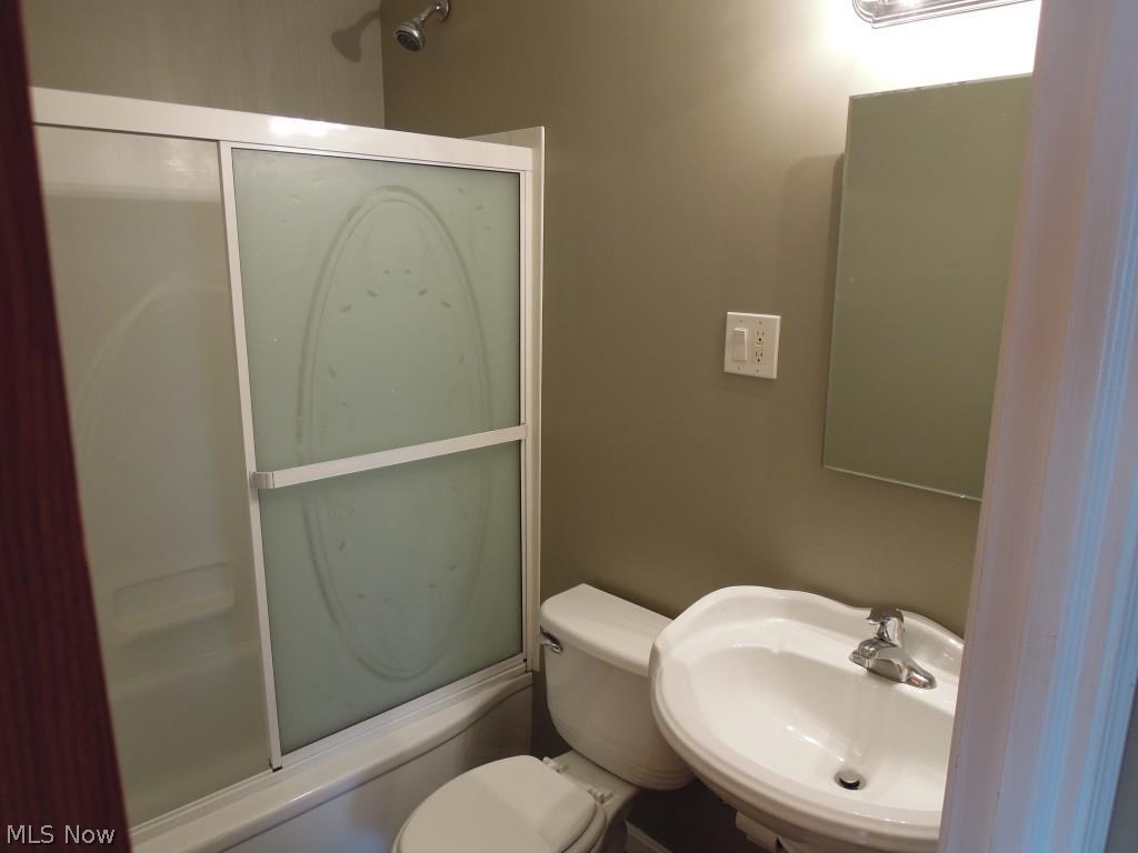 6514 Ridgewood Avenue Parma, OH 44129 - Photo 8 of 31