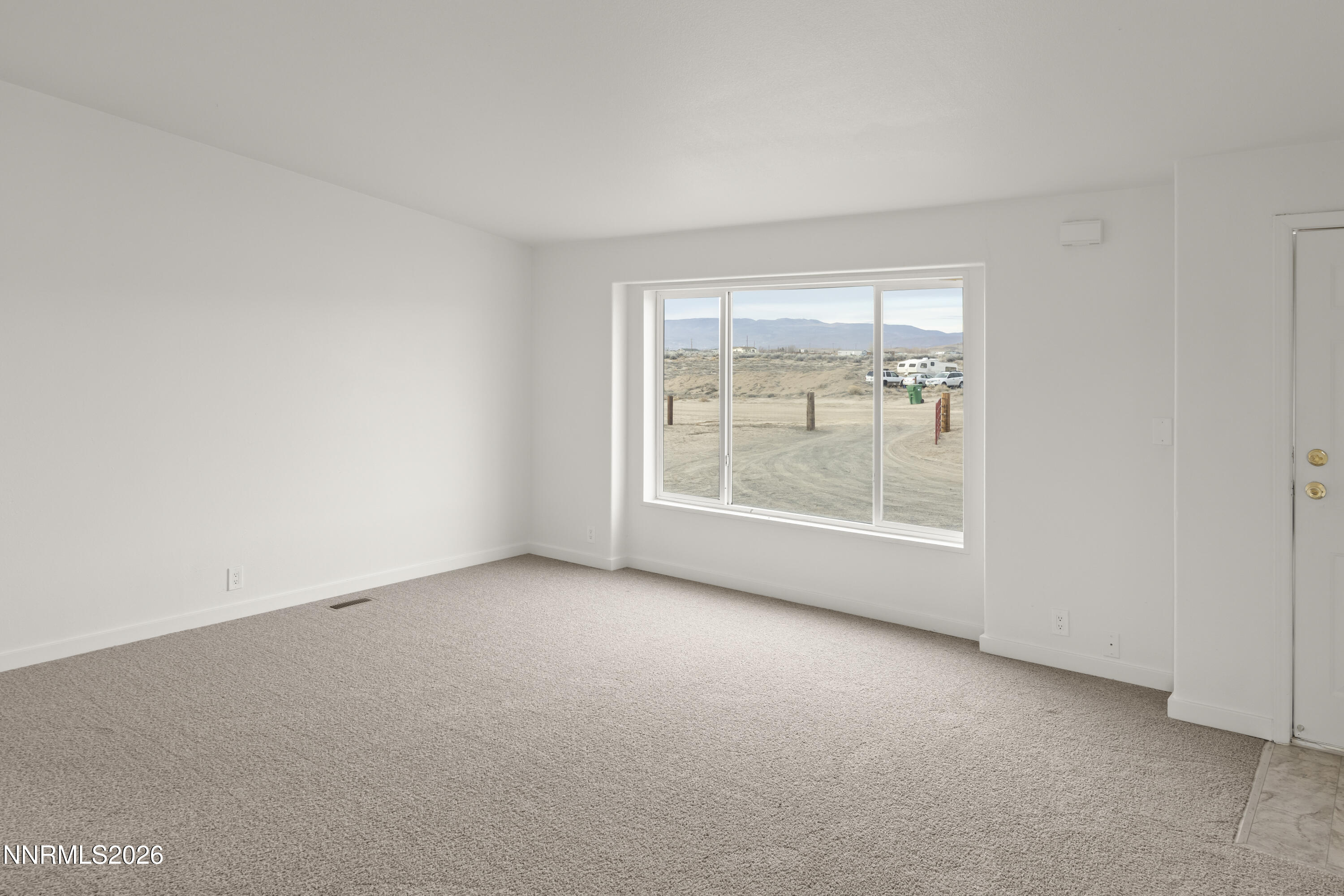 3225 Antelope Street Silver Springs, NV 89429 - Photo 13 of 39 an empty room with windows