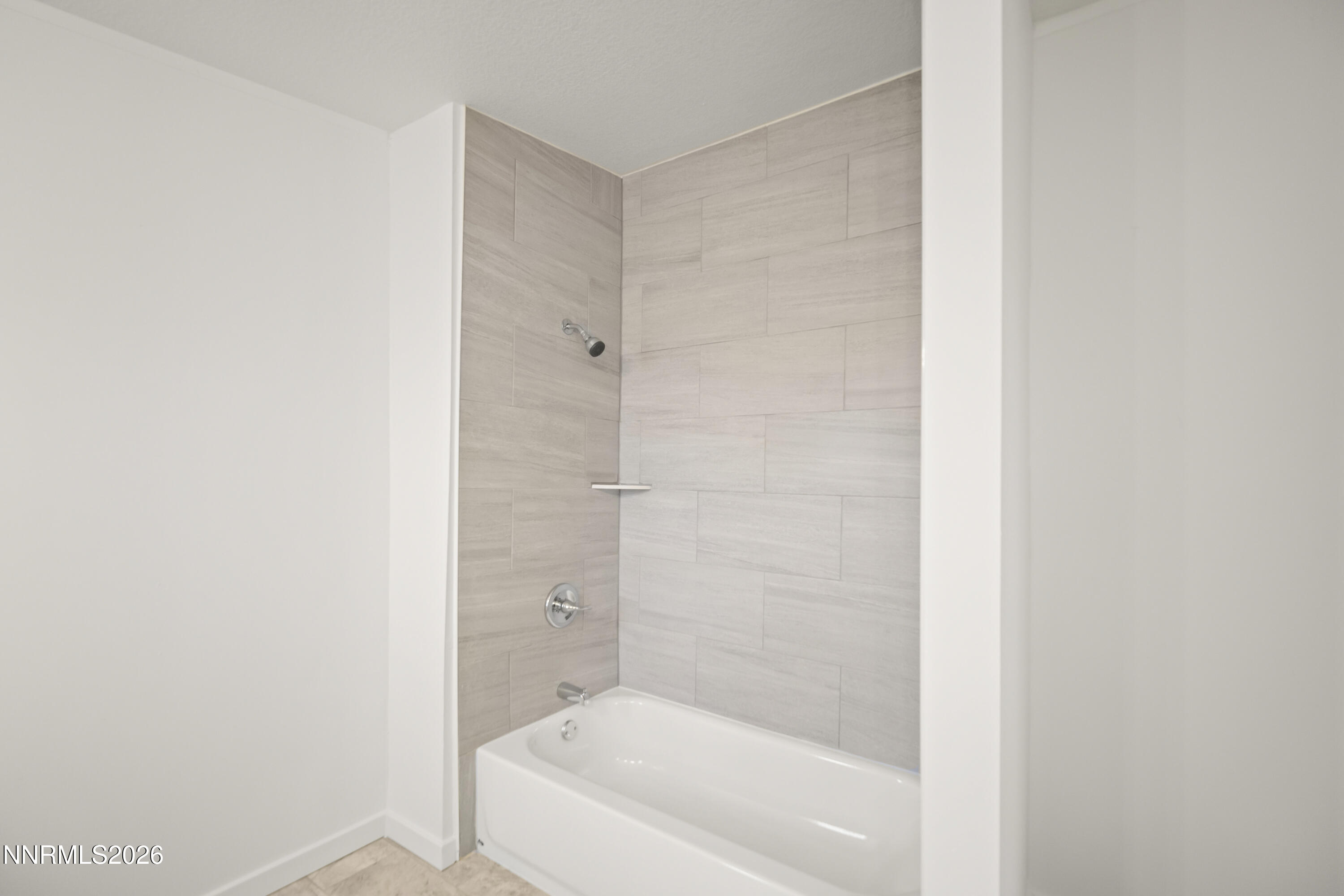 3225 Antelope Street Silver Springs, NV 89429 - Photo 19 of 39 a bathroom with a bathtub