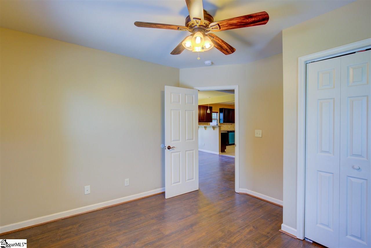 112 Ackley Road Greenville, SC 29607 - Photo 17 of 31