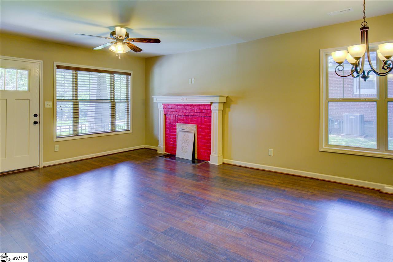 112 Ackley Road Greenville, SC 29607 - Photo 3 of 31
