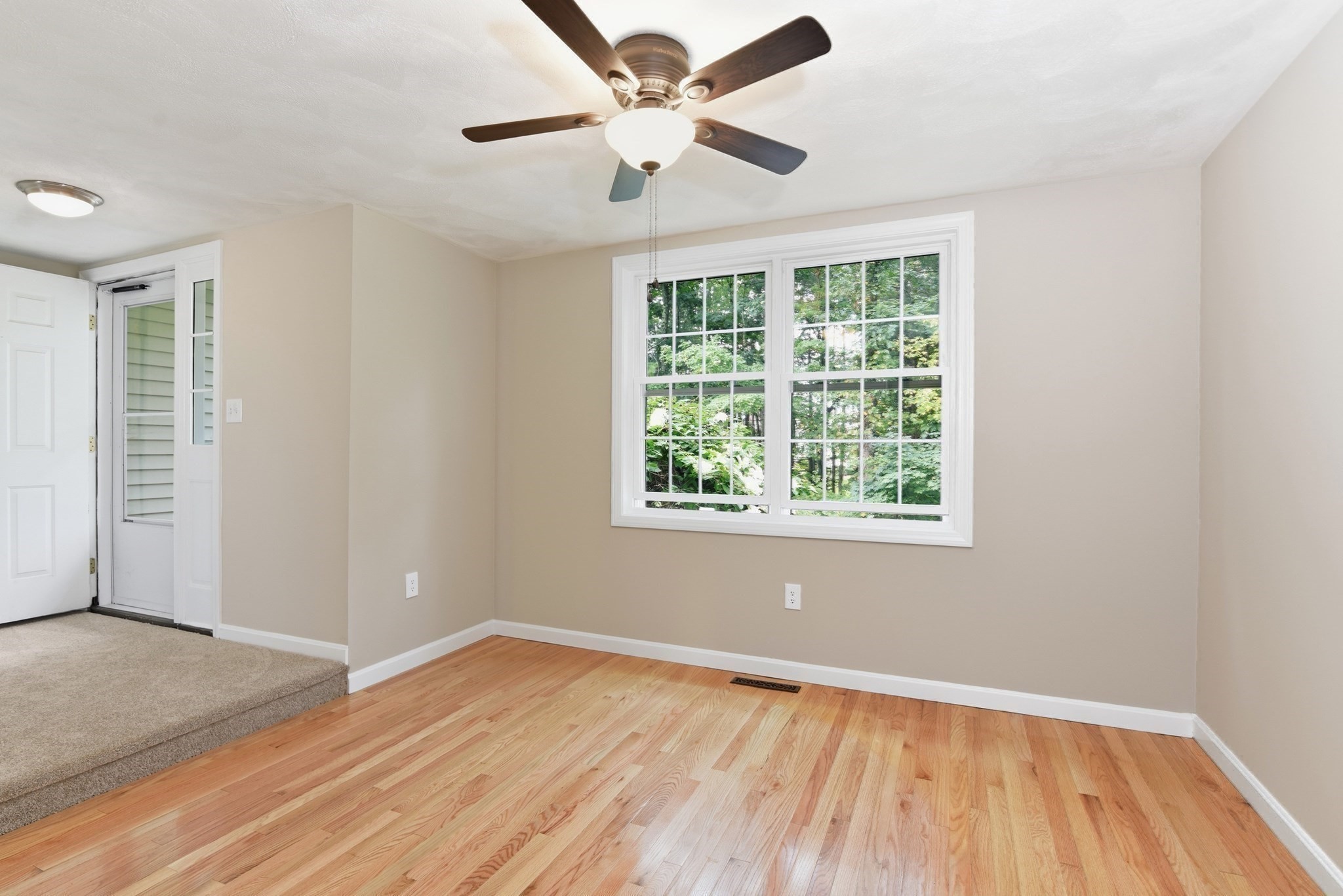 126 Patrick Road, Unit 126 Tewksbury, MA 01876 - Photo 4 of 40 Gallery Image 4
