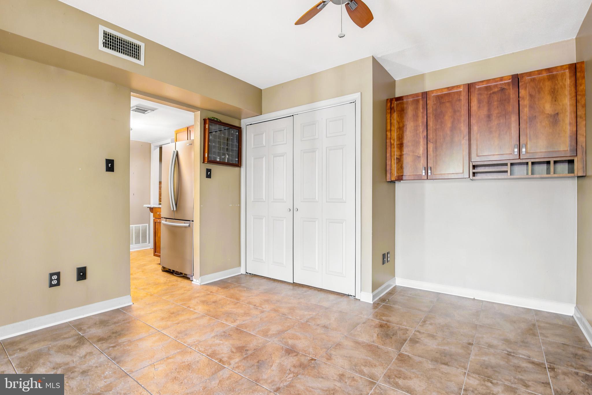 122 Bancroft Road, Unit 1C Lansdale, PA 19446 - Photo 7 of 29 Dining Area with custom built-ins