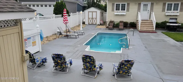 a view of an outdoor space