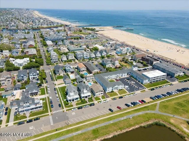 a view of entryway with a washer and dryer