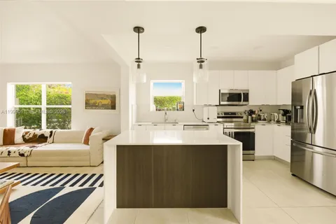 $9,500 | 725 West 51st Street, Miami Beach, FL 33140