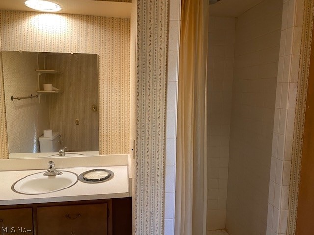 3523 Fenley Road Cleveland, OH 44121 - Photo 25 of 30 In Suit Bath