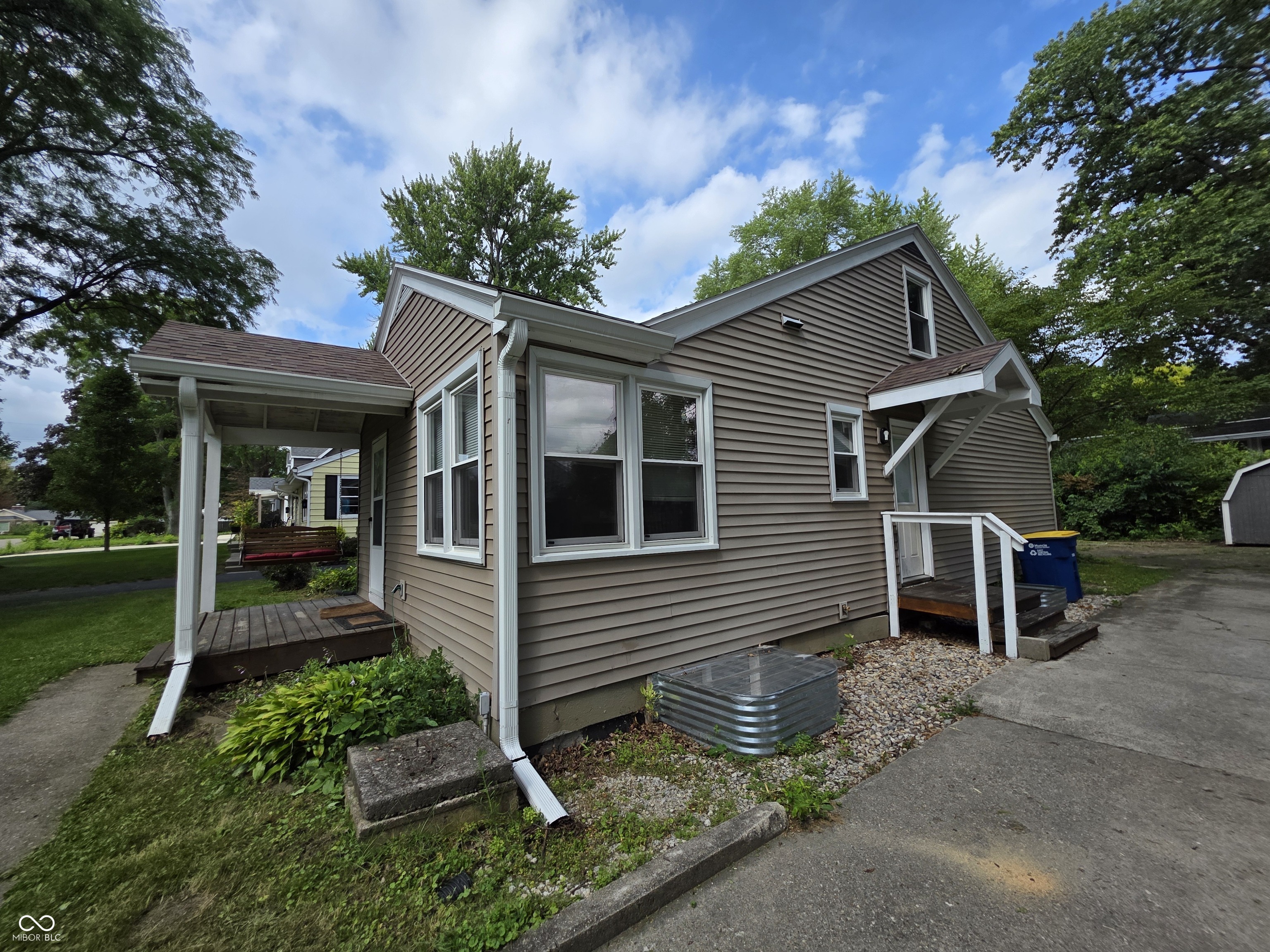 916 North Alden Road Muncie, IN 47304 - Photo 3 of 28 Gallery Image 3