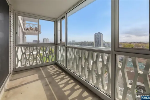$3,275 | 2000 Linwood Avenue, Unit 14Y, Fort Lee, NJ 07024