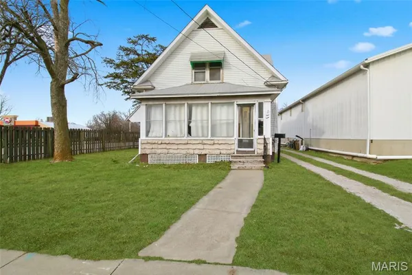 $125,000 | 712 West Main Street, Carlinville, IL 62626