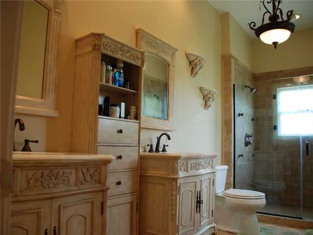 2570 Canterbury Road Columbus, OH 43221 - Photo 14 of 25