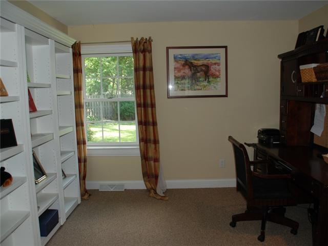 2570 Canterbury Road Columbus, OH 43221 - Photo 15 of 25
