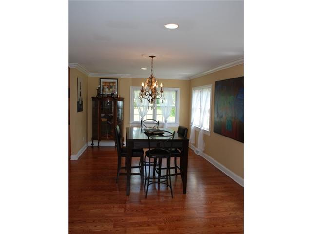 2570 Canterbury Road Columbus, OH 43221 - Photo 5 of 25