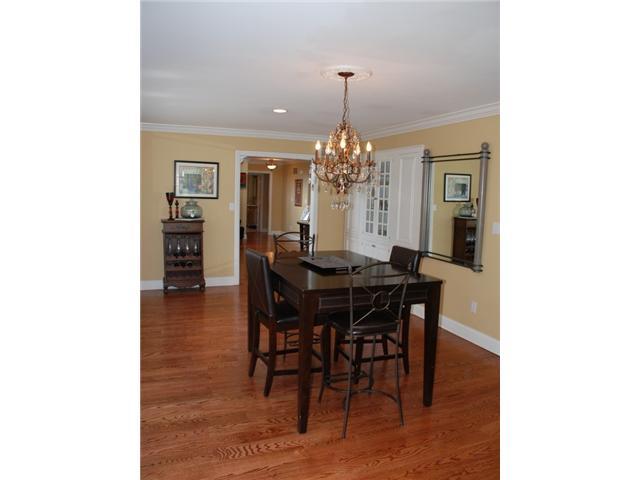2570 Canterbury Road Columbus, OH 43221 - Photo 7 of 25