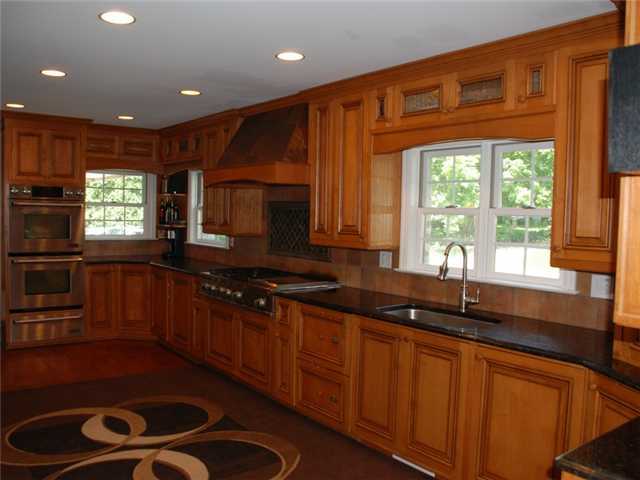 2570 Canterbury Road Columbus, OH 43221 - Photo 9 of 25