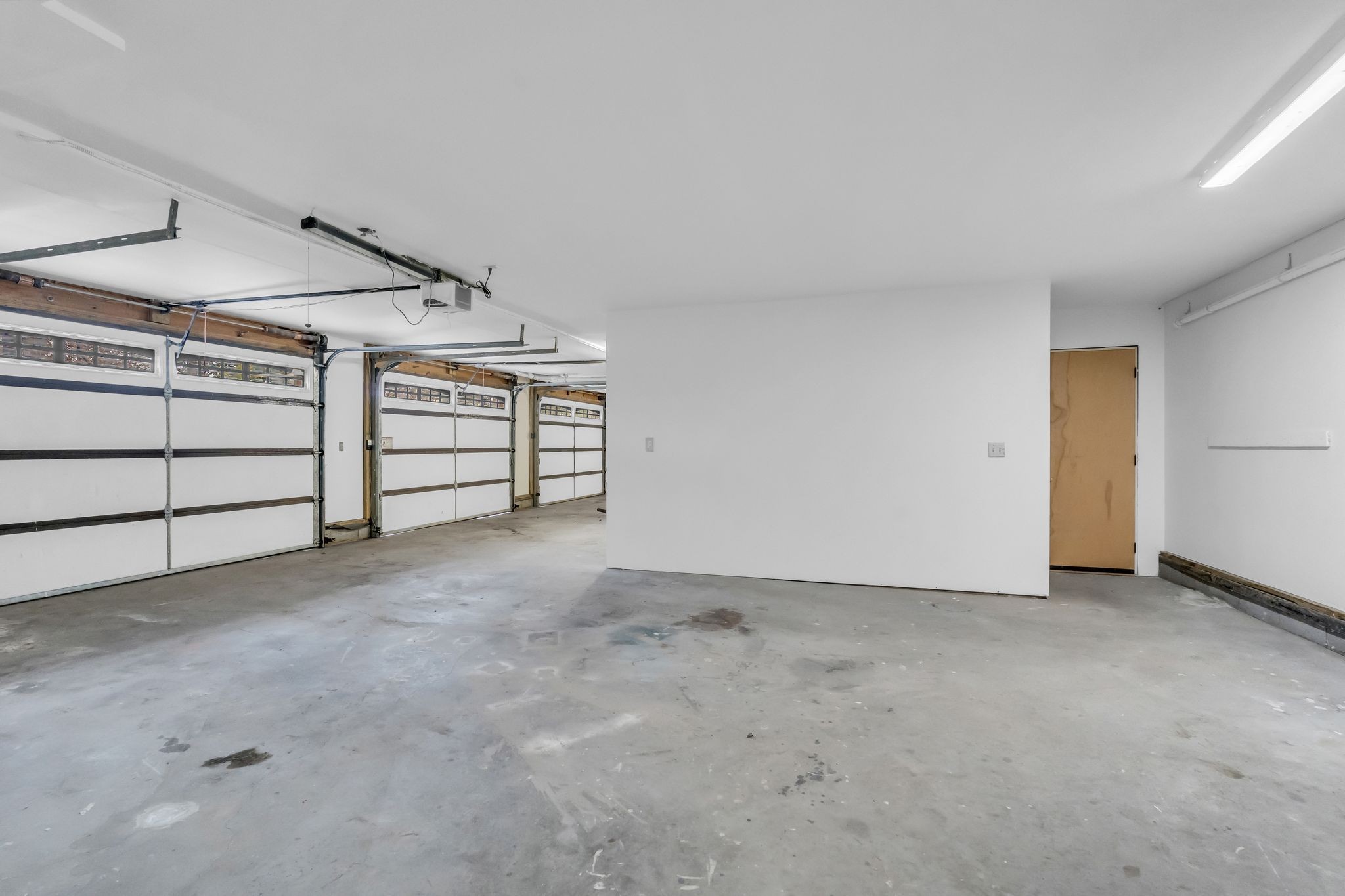 6307 Ramsgate Court Brentwood, TN 37027 - Photo 79 of 99 a view of a garage