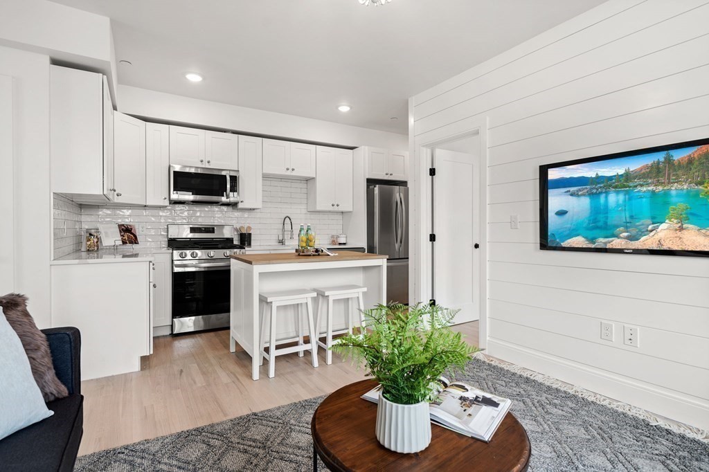 138 Centre Street, Unit 6 Boston, MA 02124 - Photo 2 of 13