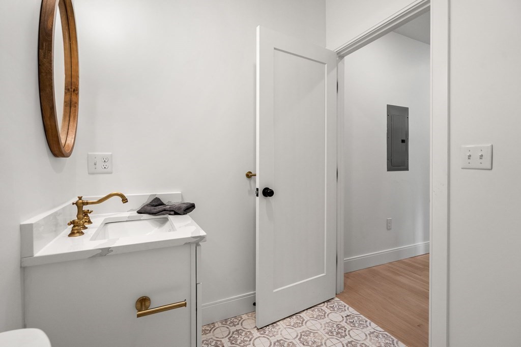 138 Centre Street, Unit 6 Boston, MA 02124 - Photo 6 of 13