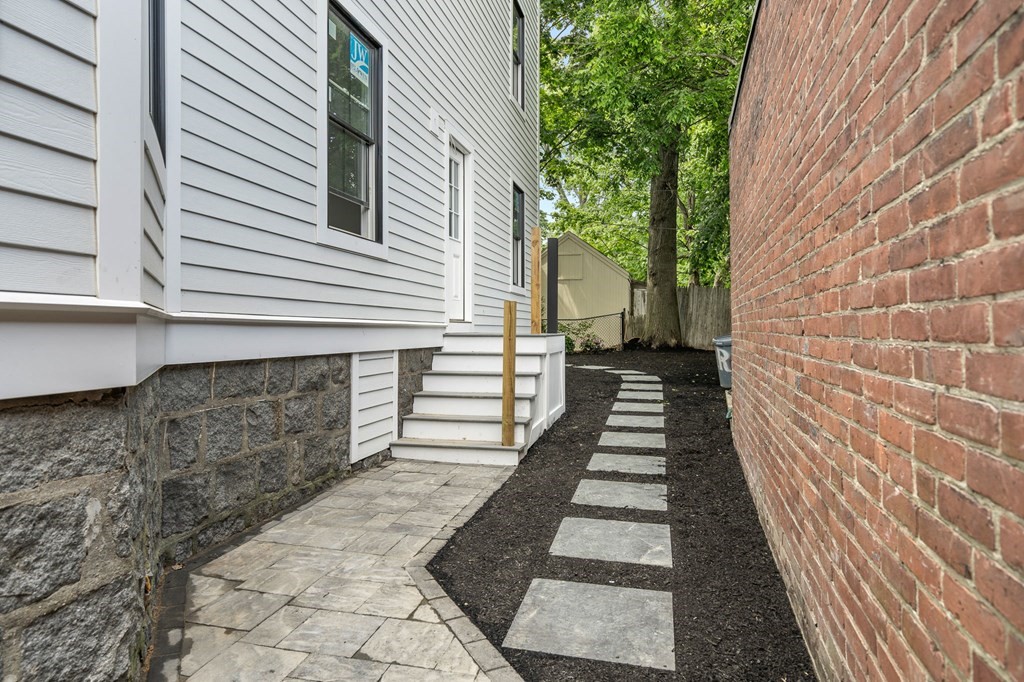 138 Centre Street, Unit 6 Boston, MA 02124 - Photo 8 of 13