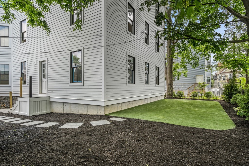 138 Centre Street, Unit 6 Boston, MA 02124 - Photo 9 of 13