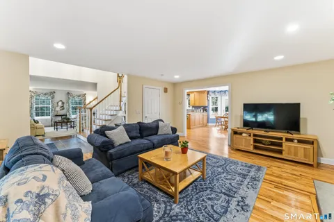$775,000 | 29 Narragansett Trail, Newtown, CT 06482