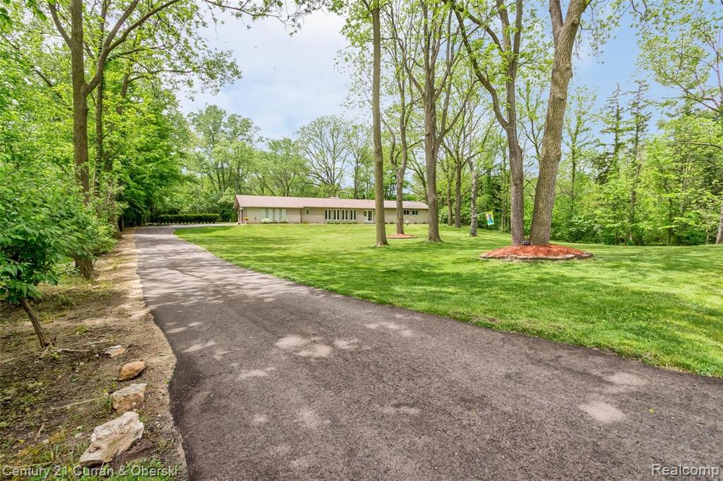28735 Salem Road Farmington, MI 48334 - Photo 4 of 42