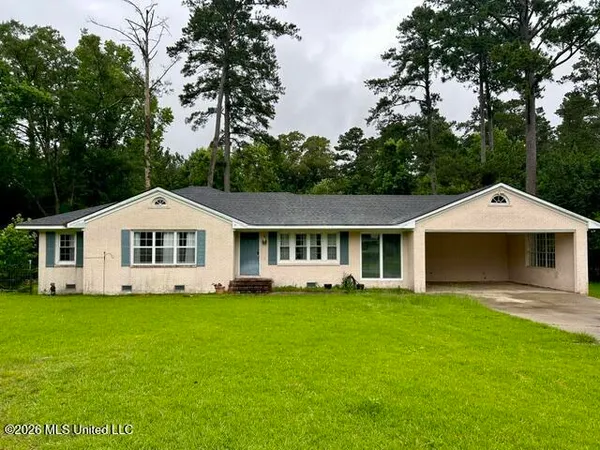 $189,900 | 2 East Segrest Avenue, Bay Springs, MS 39422
