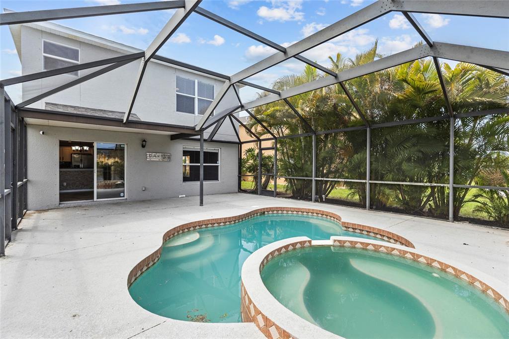 11754 Tempest Harbor Loop Venice, FL 34292 - Photo 30 of 56 a view of a swimming pool with a patio and a tub