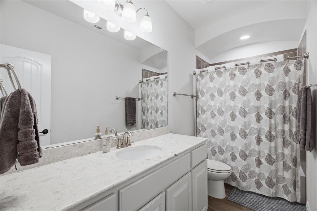 9653 Calaveras Road Fort Worth, TX 76177 - Photo 29 of 34 Bathroom of 9653 Calaveras Rd, Fort Worth, TX in Tehama Bluffs