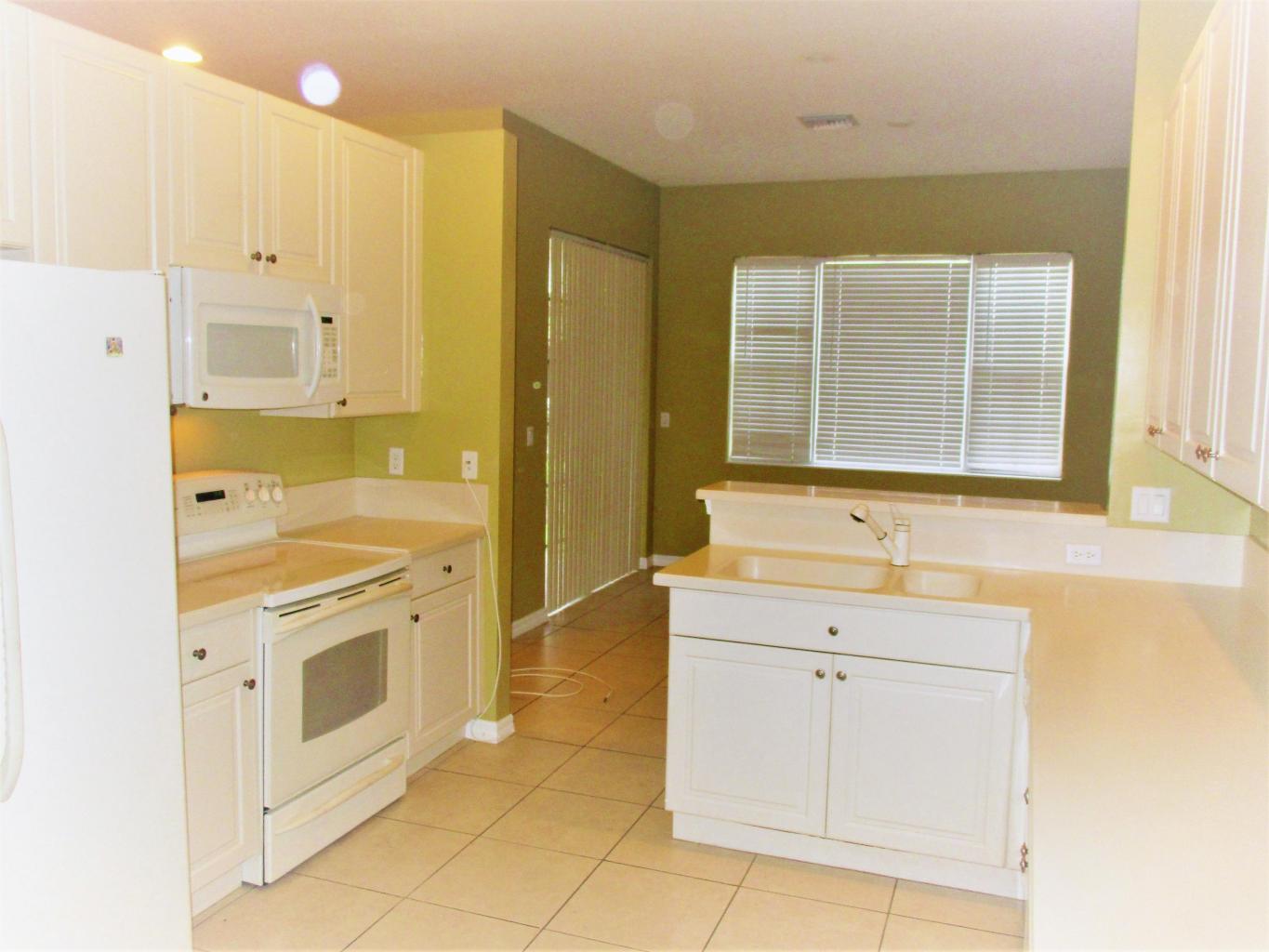 116 Lancaster Road Boynton Beach, FL 33426 - Photo 5 of 28 a spacious bathroom with a granite countertop sink mirror and a bathtub