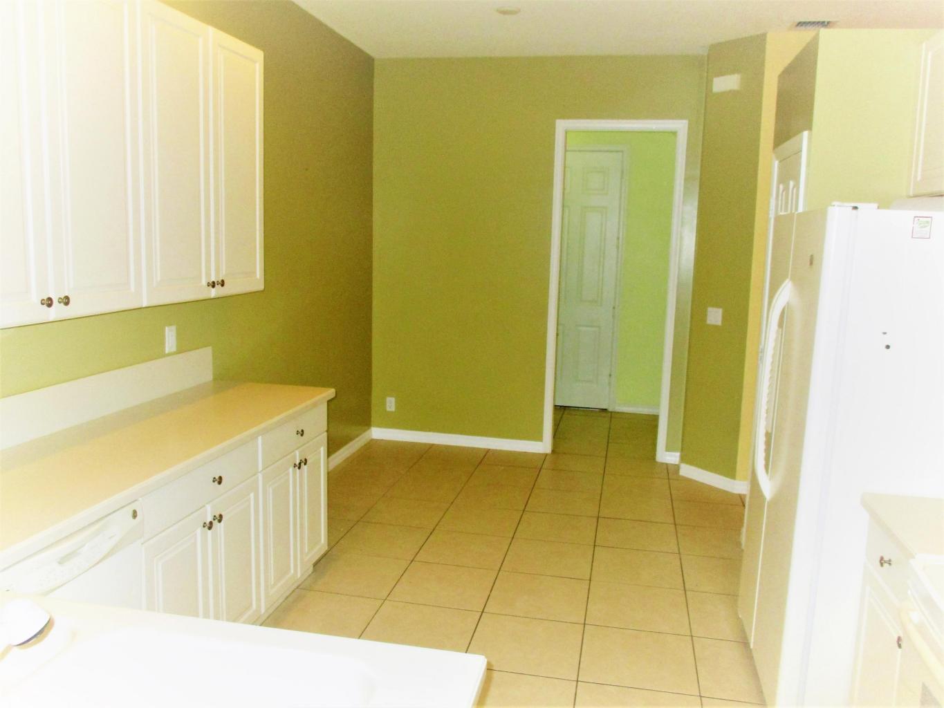 116 Lancaster Road Boynton Beach, FL 33426 - Photo 7 of 28 a bathroom with a sink a toilet and a shower