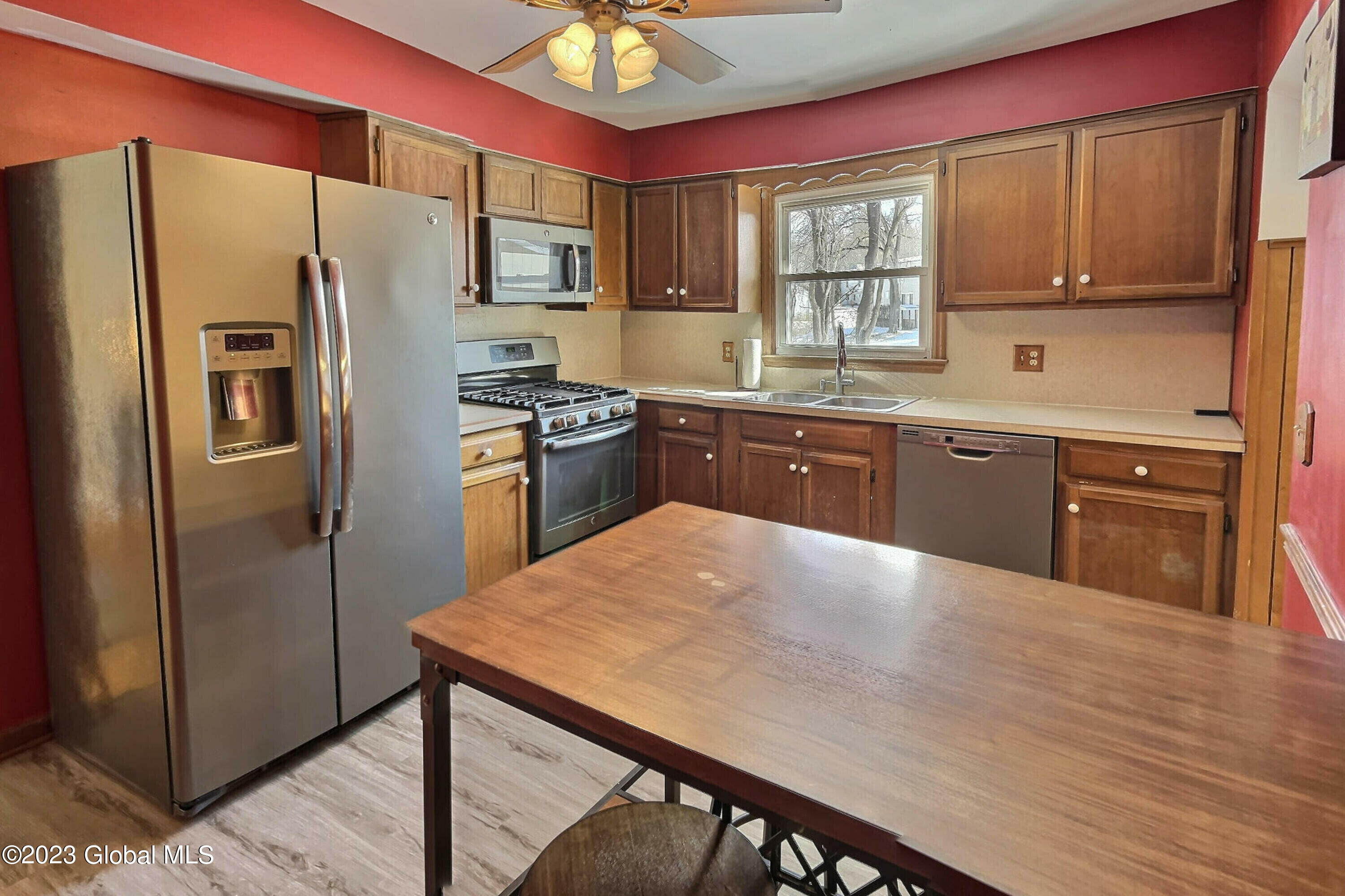 848 Warner Road Schenectady, NY 12309 - Photo 11 of 26 848 Kitchen