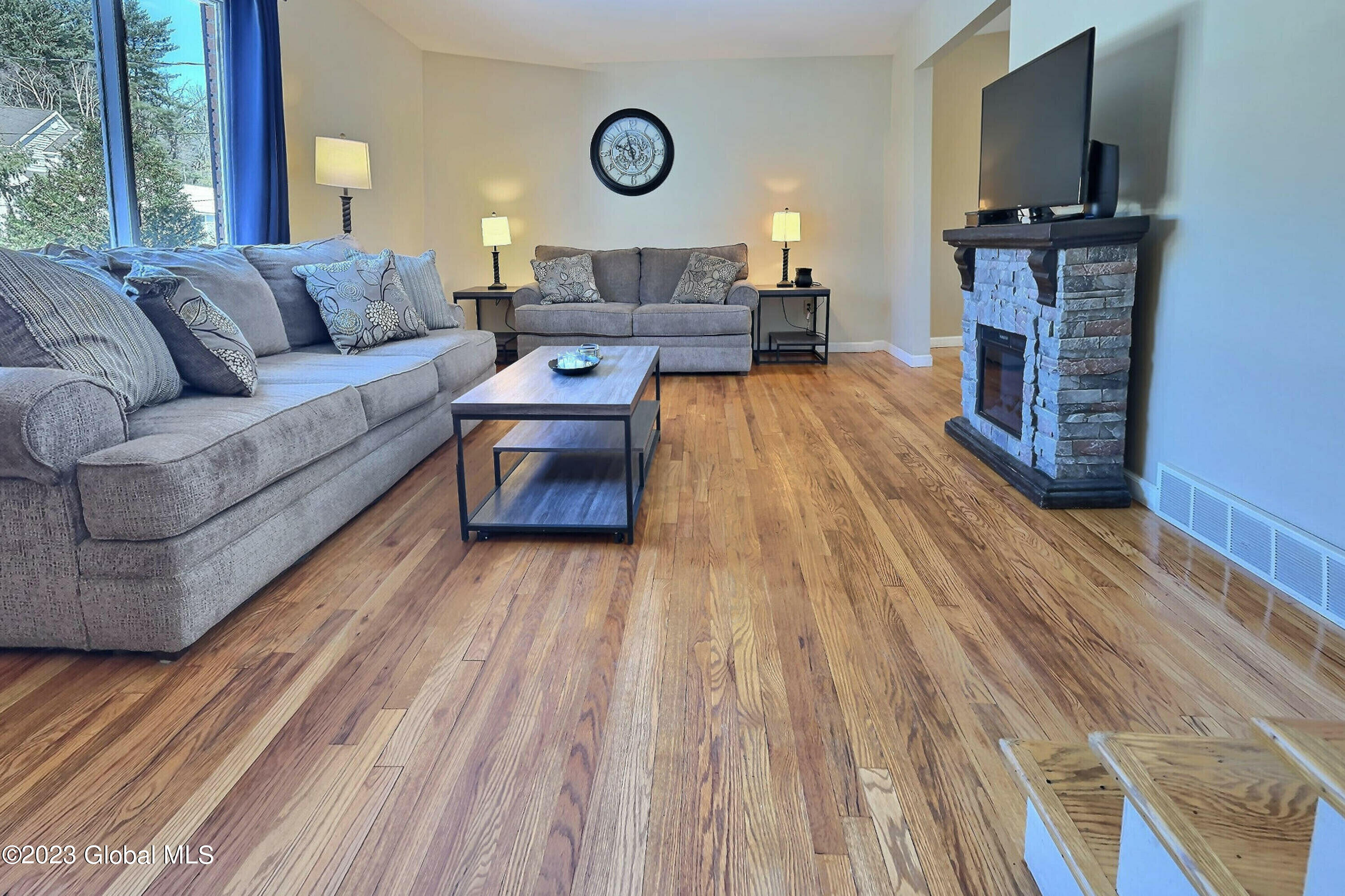 848 Warner Road Schenectady, NY 12309 - Photo 17 of 26 848 Living Room 1