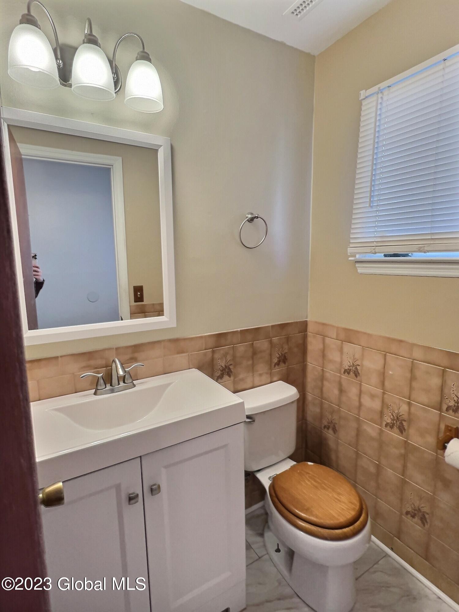 848 Warner Road Schenectady, NY 12309 - Photo 19 of 26 848 Half Bath