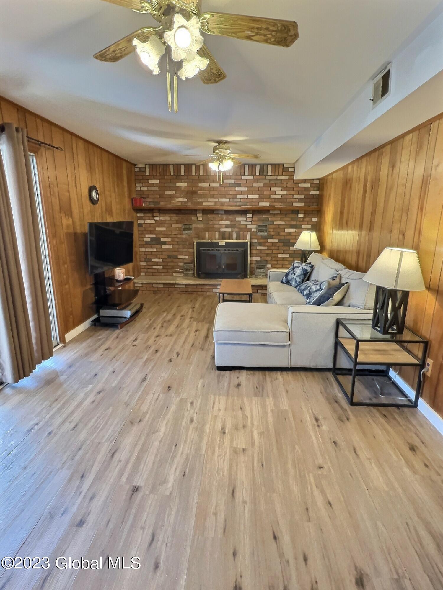 848 Warner Road Schenectady, NY 12309 - Photo 9 of 26 848 Family Room 2