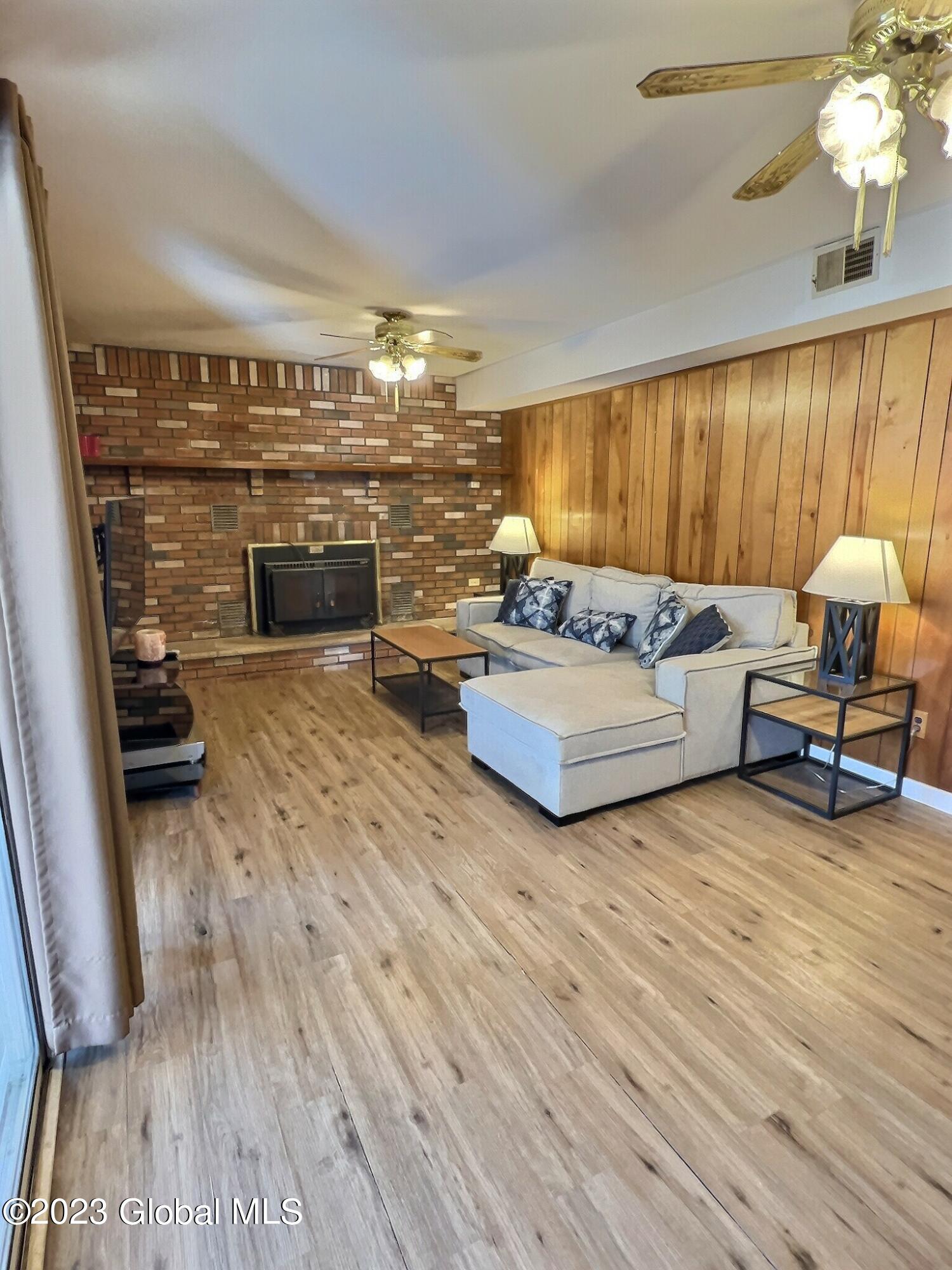 848 Warner Road Schenectady, NY 12309 - Photo 10 of 26 848 Family Room