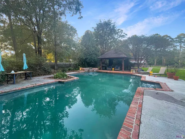 $982,800 | 6717 Oak Cluster Drive, Greenwell Springs, LA 70739