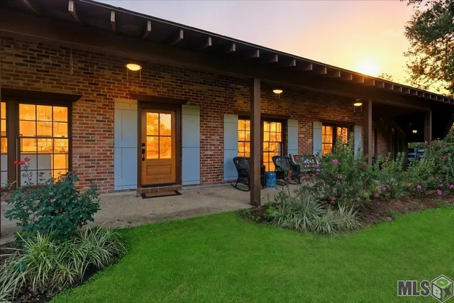 $982,800 | 6717 Oak Cluster Drive, Greenwell Springs, LA 70739