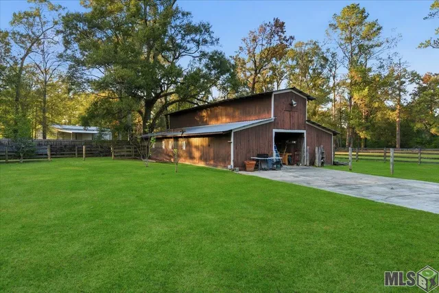 $982,800 | 6717 Oak Cluster Drive, Greenwell Springs, LA 70739