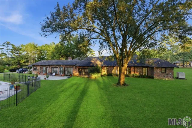 $982,800 | 6717 Oak Cluster Drive, Greenwell Springs, LA 70739