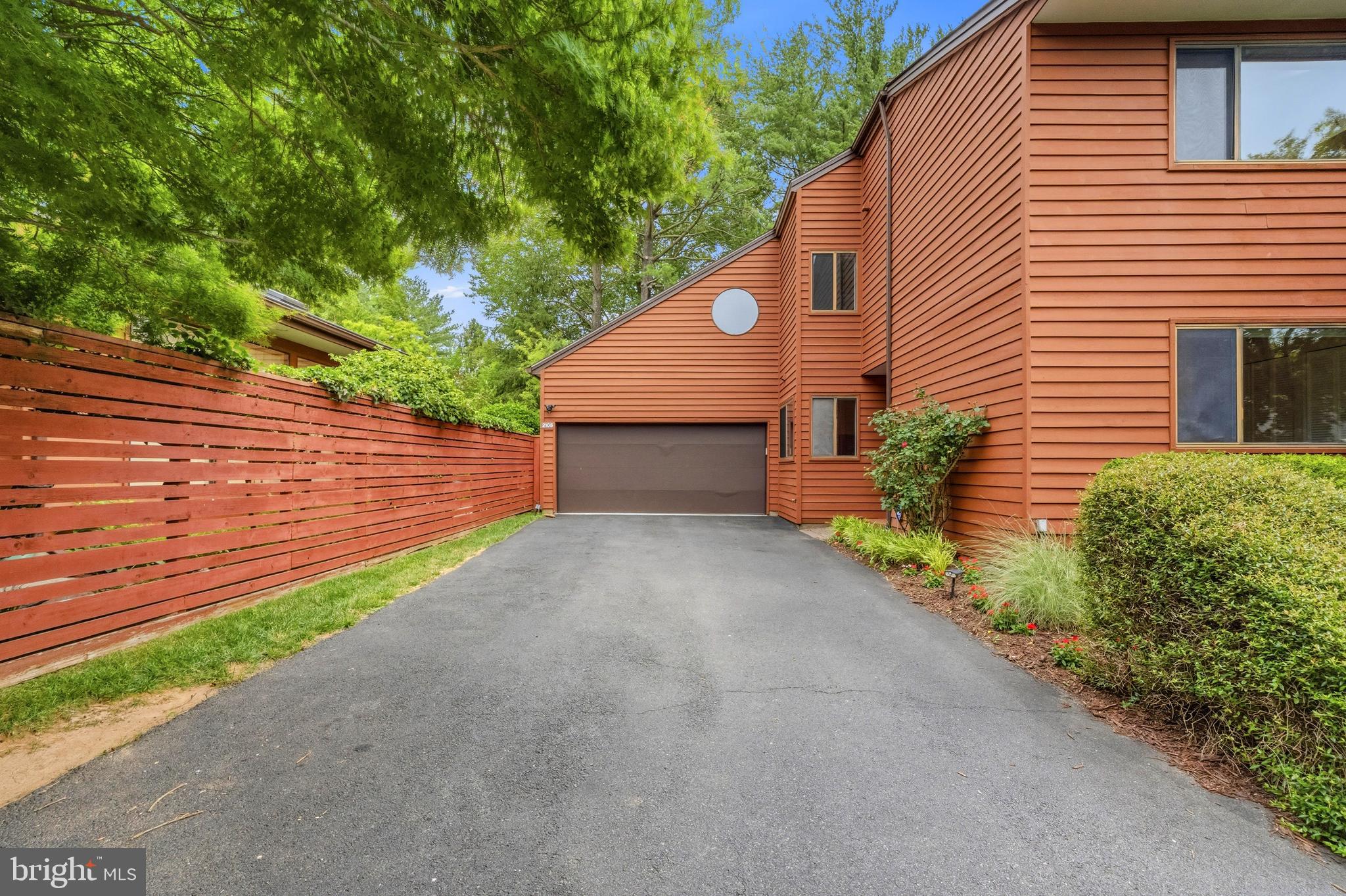 2105 South Bay Lane Reston, VA 20191 - Photo 3 of 71
