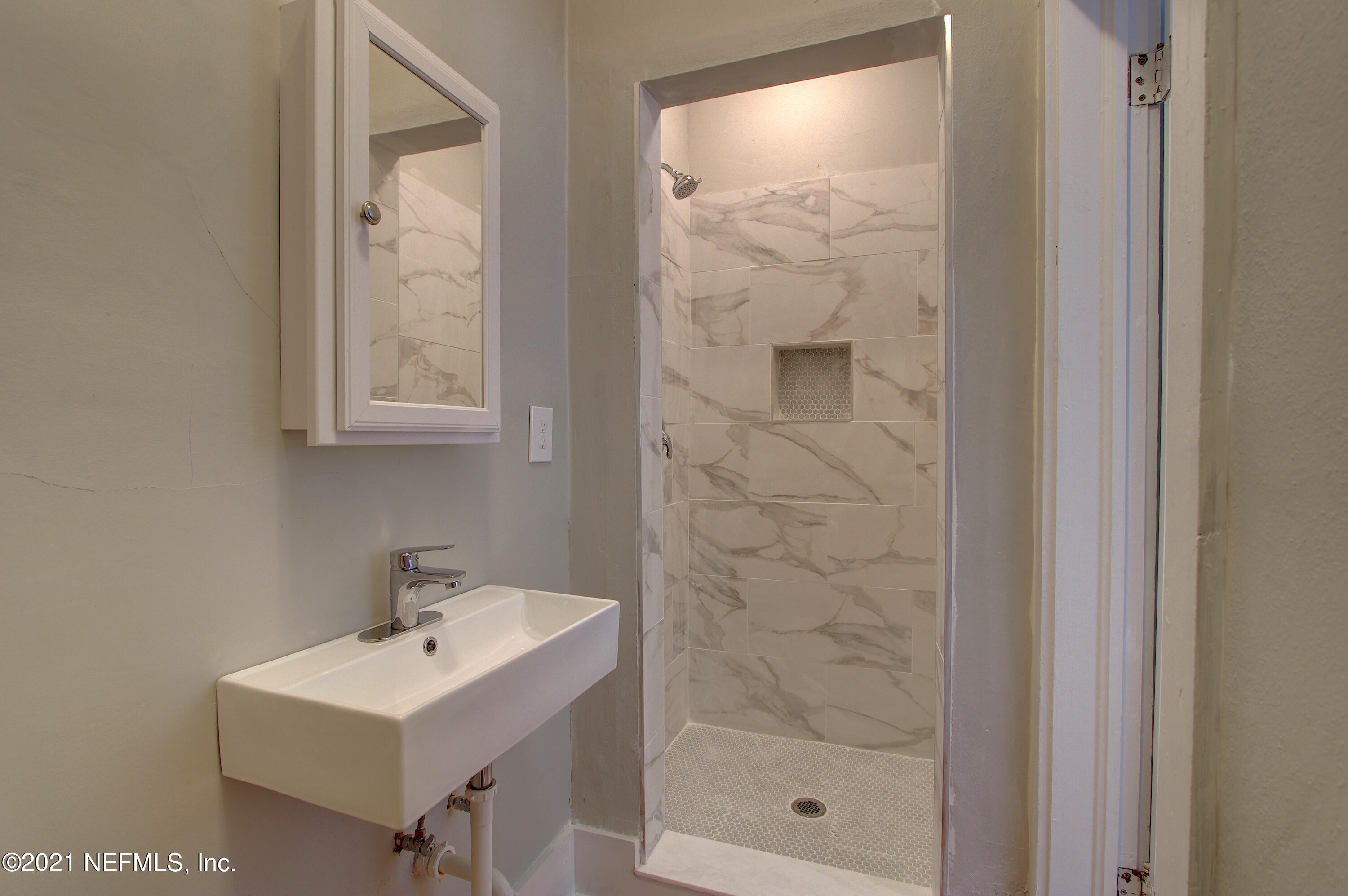 3895 Valencia Road Jacksonville, FL 32205 - Photo 21 of 31 Bathroom