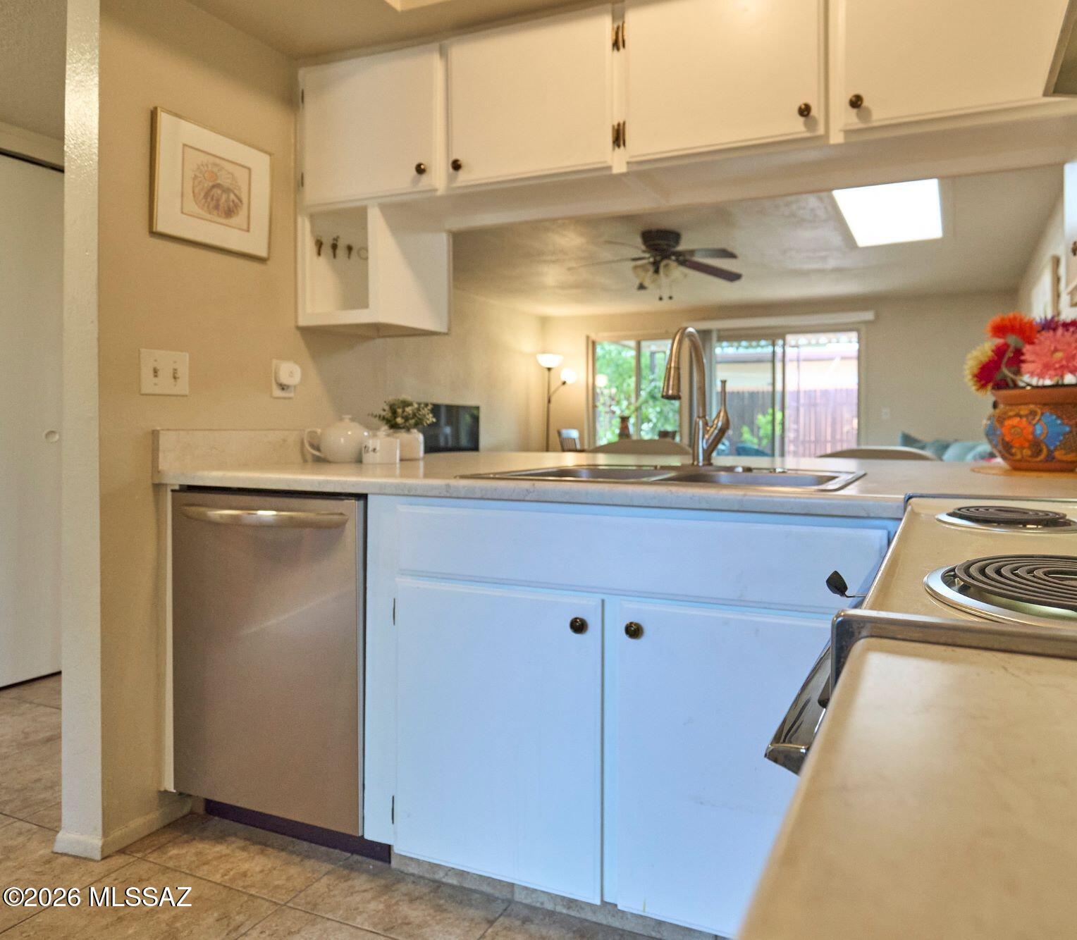 702 South Pantano Road, Unit E Tucson, AZ 85710 - Photo 5 of 13