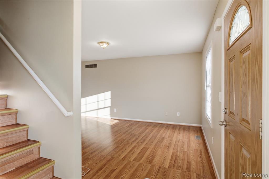 4118 Devon Road Royal Oak, MI 48073 - Photo 4 of 25