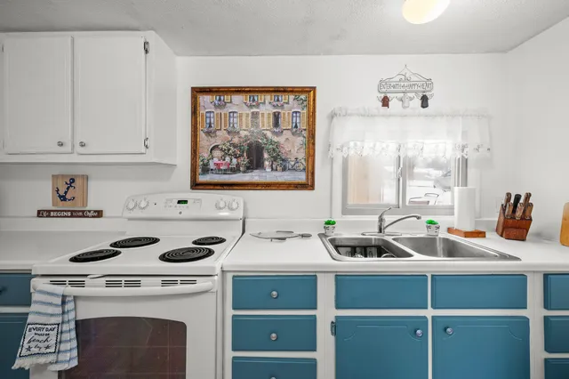 $159,900 | 5900 Front Street, Coloma, MI 49038