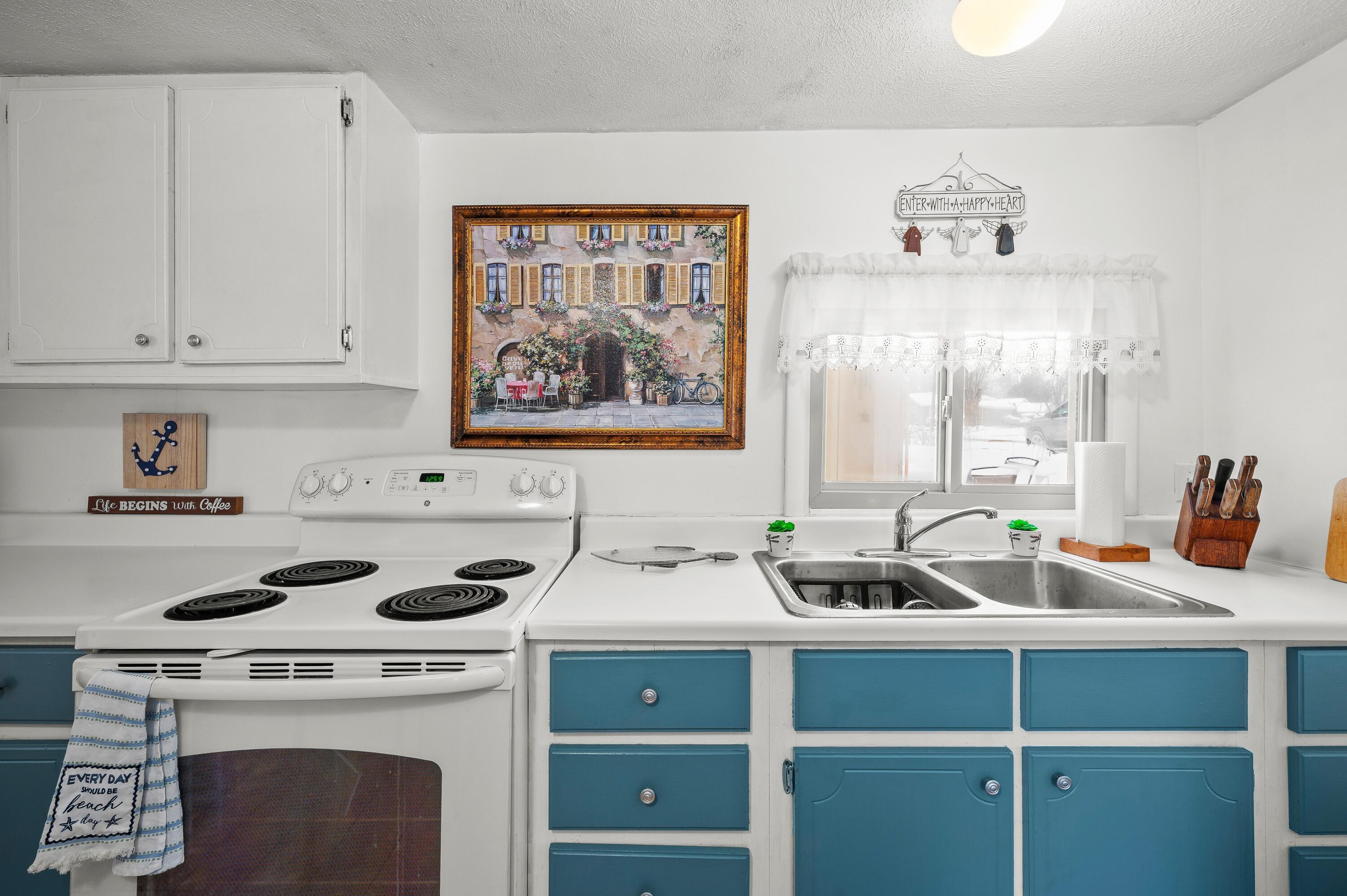 5900 Front Street Coloma, MI 49038 - Photo 13 of 32 13DSC_0071