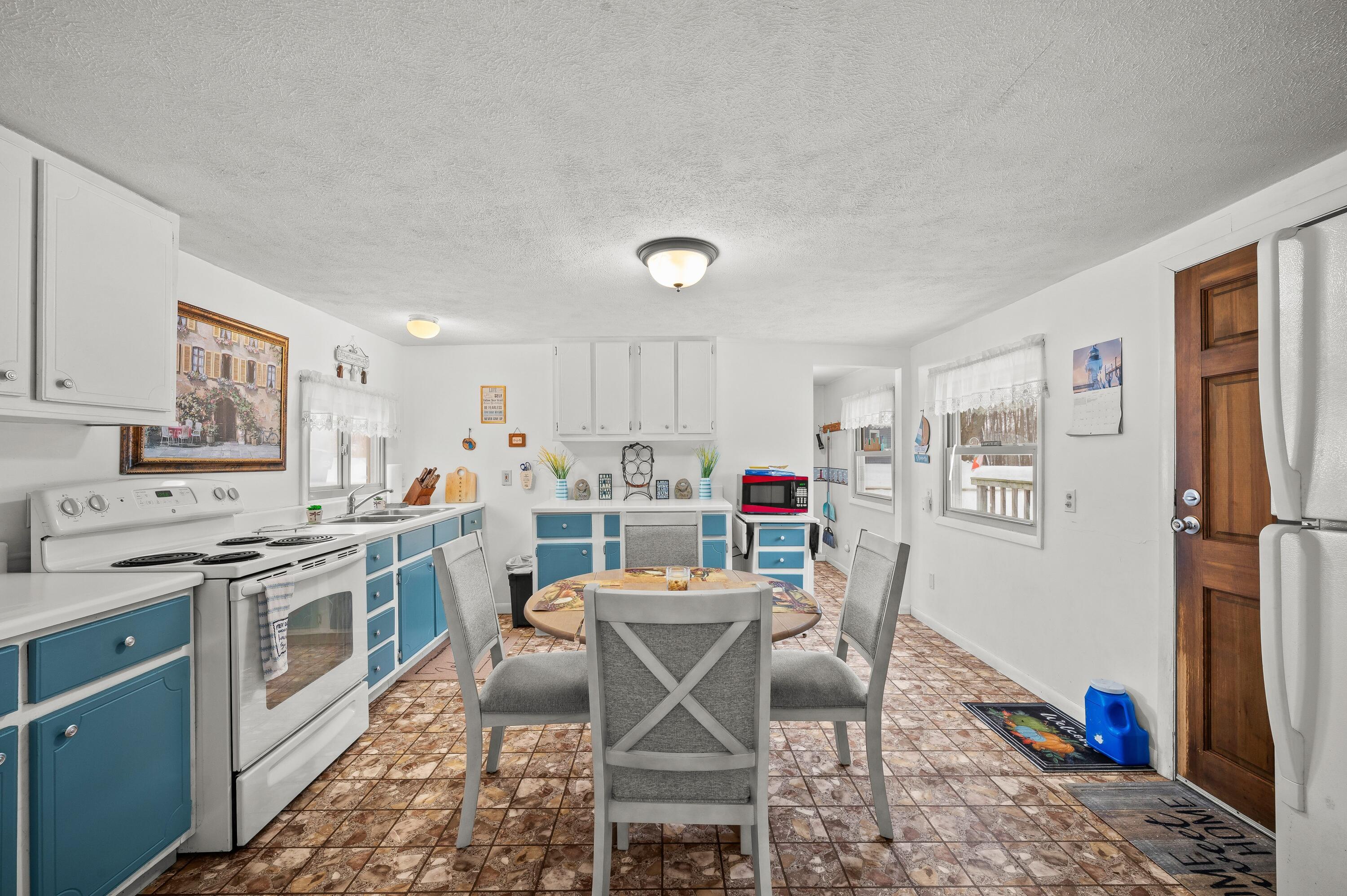 5900 Front Street Coloma, MI 49038 - Photo 14 of 32 12DSC_0059