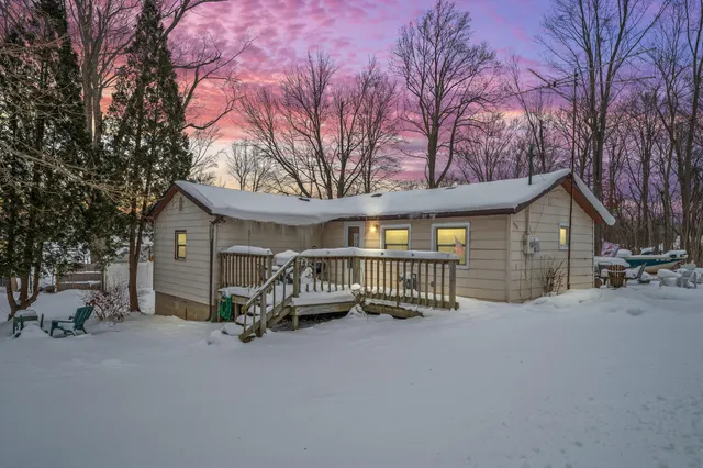 $159,900 | 5900 Front Street, Coloma, MI 49038