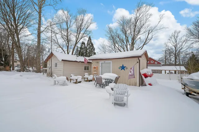 $159,900 | 5900 Front Street, Coloma, MI 49038