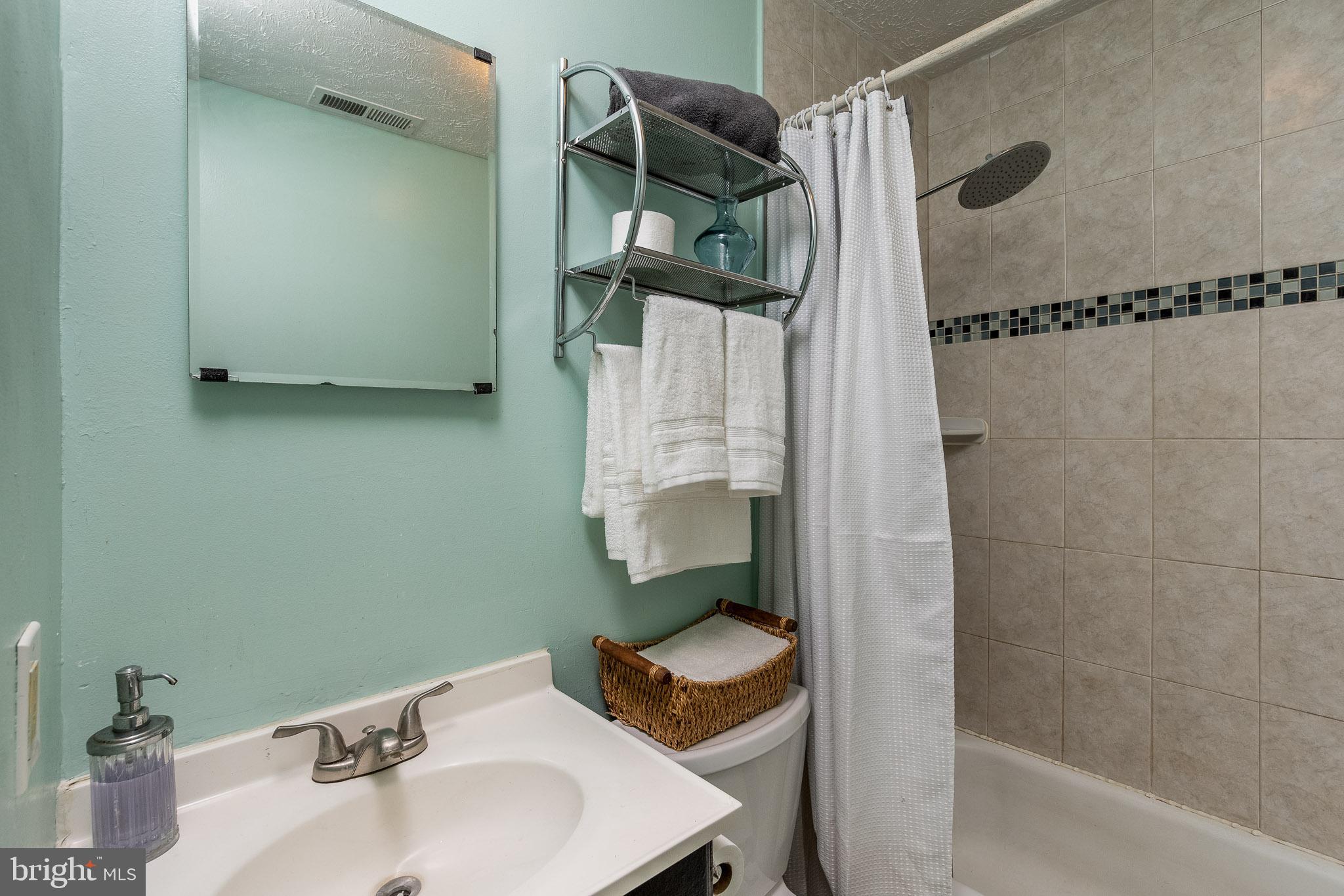 201 Price Road Chester, MD 21619 - Photo 18 of 25 Bathroom